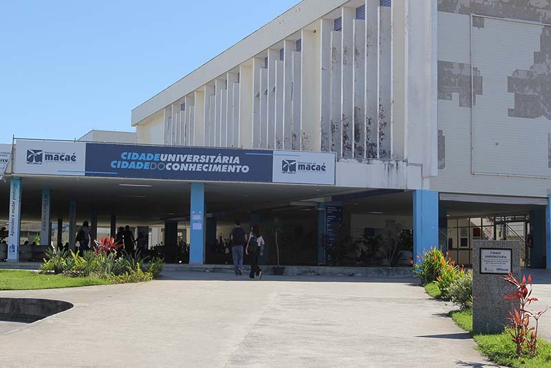 frente do prédio da cidade universitária