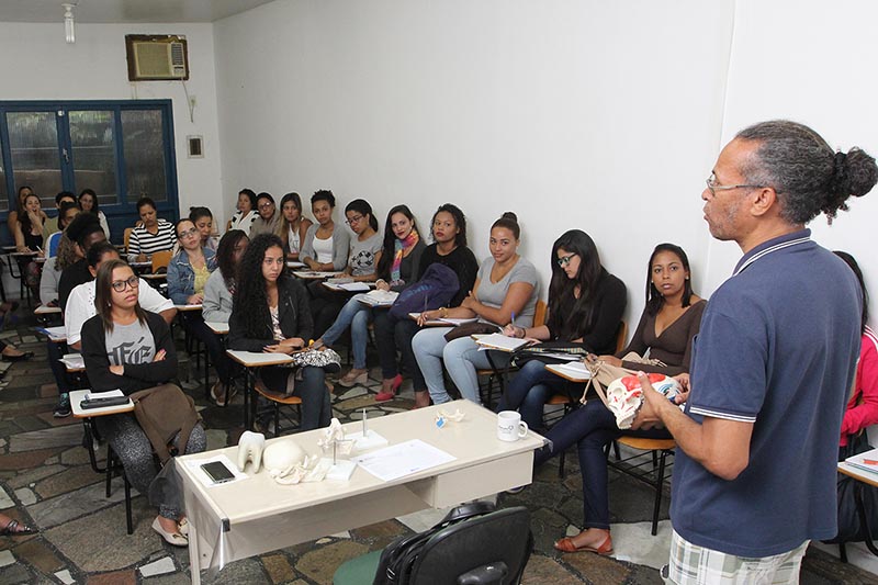 Foto de pessoas em curso de qualificação