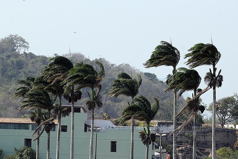 Imagem de ventania na cidade de Macaé