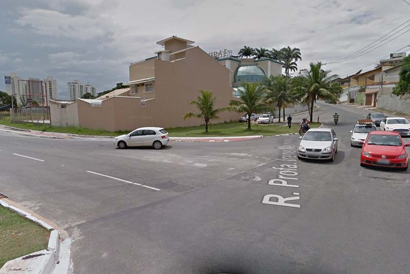 Foto de carros em via pública