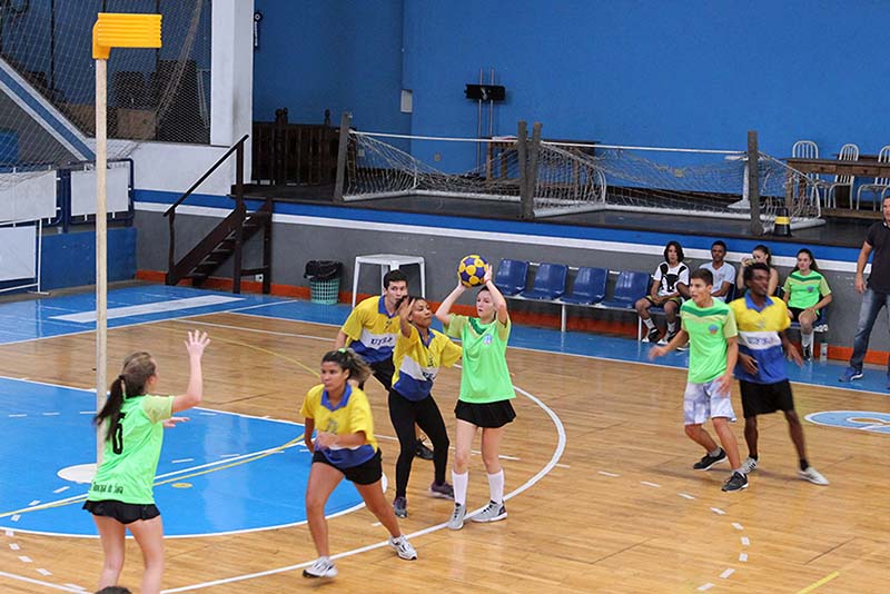 Foto de jovens jogando corfebol