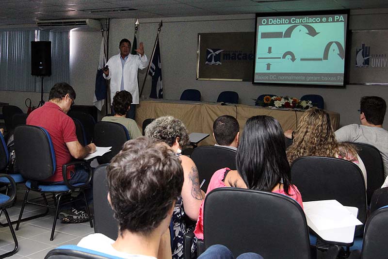Foto de pessoas presentes no curso