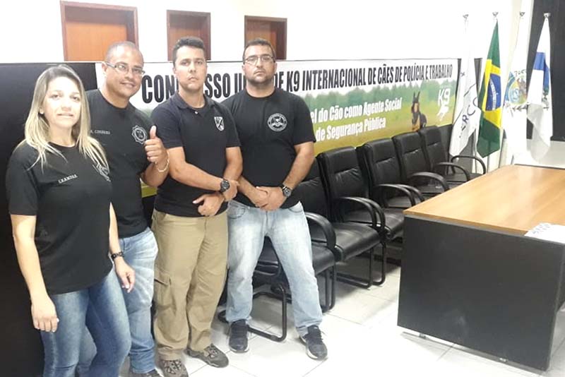 Foto de quatro integrantes da equipe macaense