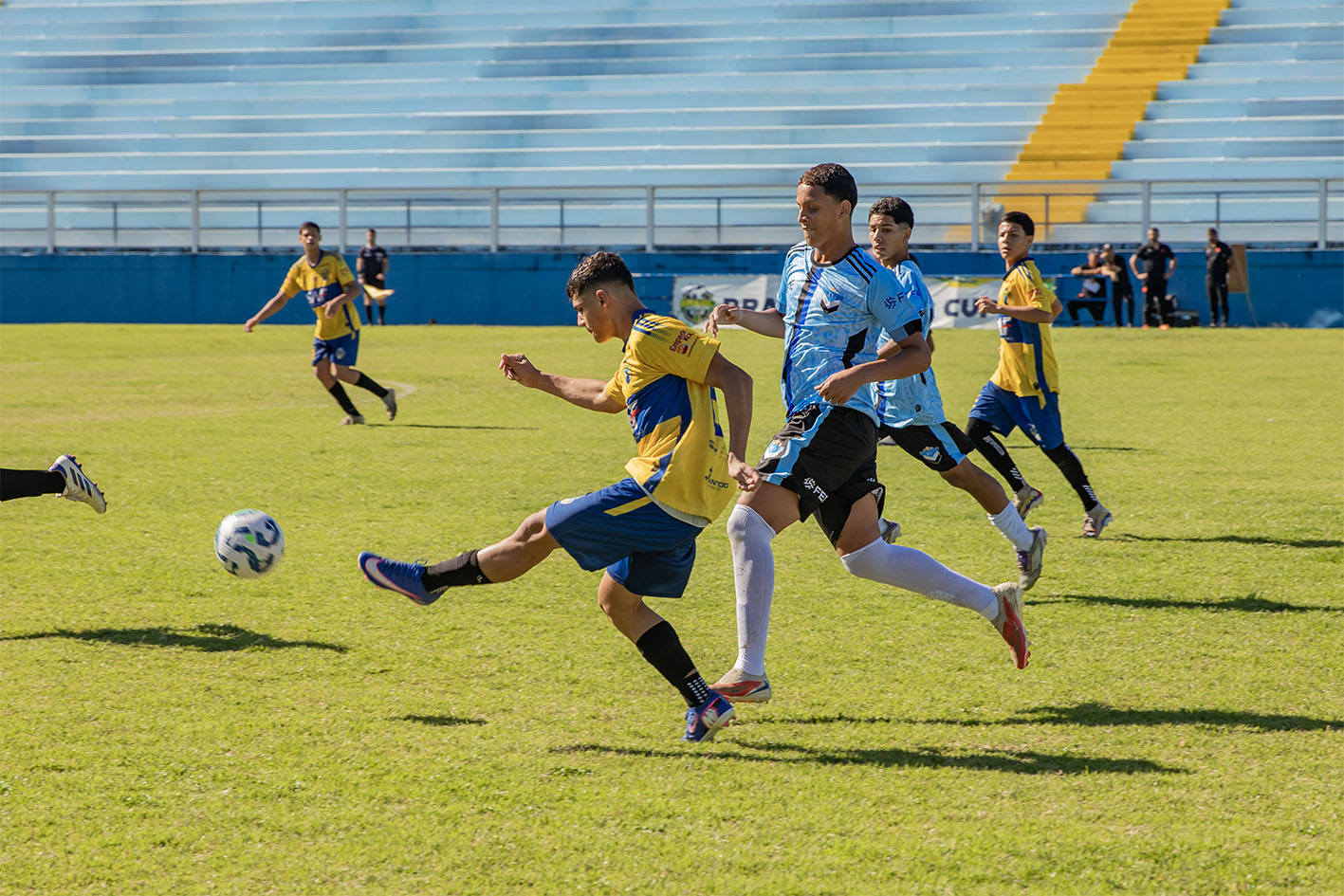 Futebol e vôlei movimentam o final de semana esportivo Futebol e vôlei movimentam o final de semana esportivo