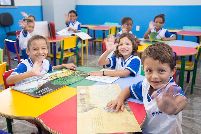 Rede Municipal de Ensino retoma as aulas na segunda-feira (27). Estudantes se preparam para participar do desfile cívico na quarta-feira (29)