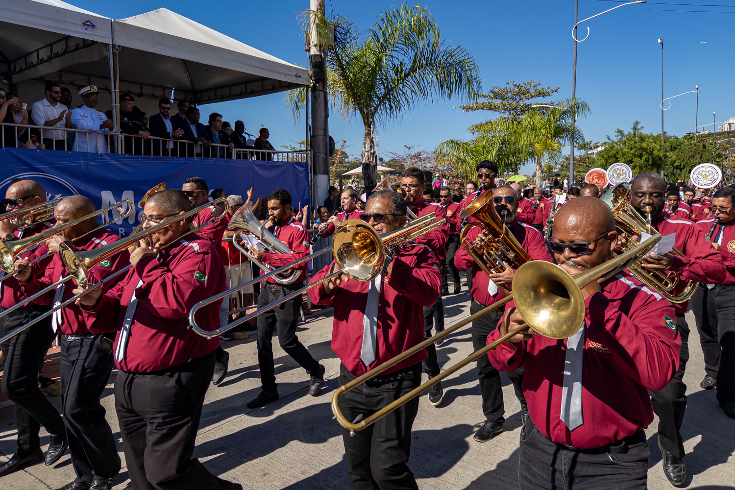 Desfile cívico-militar celebra os 213 anos de Macaé