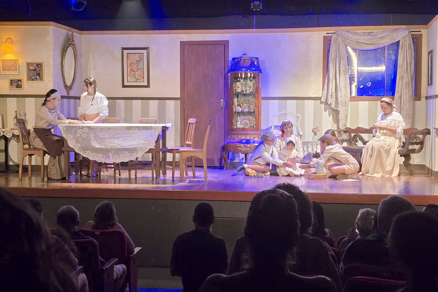 Emart abre inscrições em vagas remanescentes de Teatro e Pintura em Tela Emart abre inscrições em vagas remanescentes de Teatro e Pintura em Tela