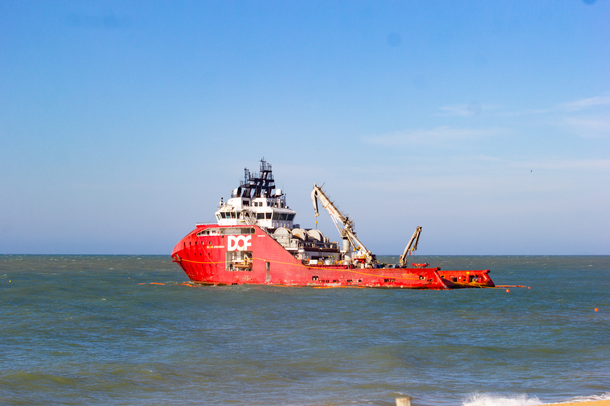 Prefeitura participa da operação de reflutuação do navio Skandi Amazonas encalhado na Praia Campista Prefeitura participa da operação de reflutuação do navio Skandi Amazonas encalhado na Praia Campista