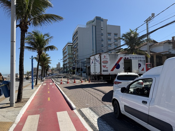 Trânsito na Avenida Atlântica para montagem de estruturas do Polo Gastronômico