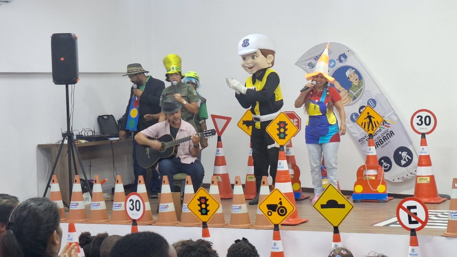 Mobilidade Urbana recebe alunos para ação de Educação para o Trânsito