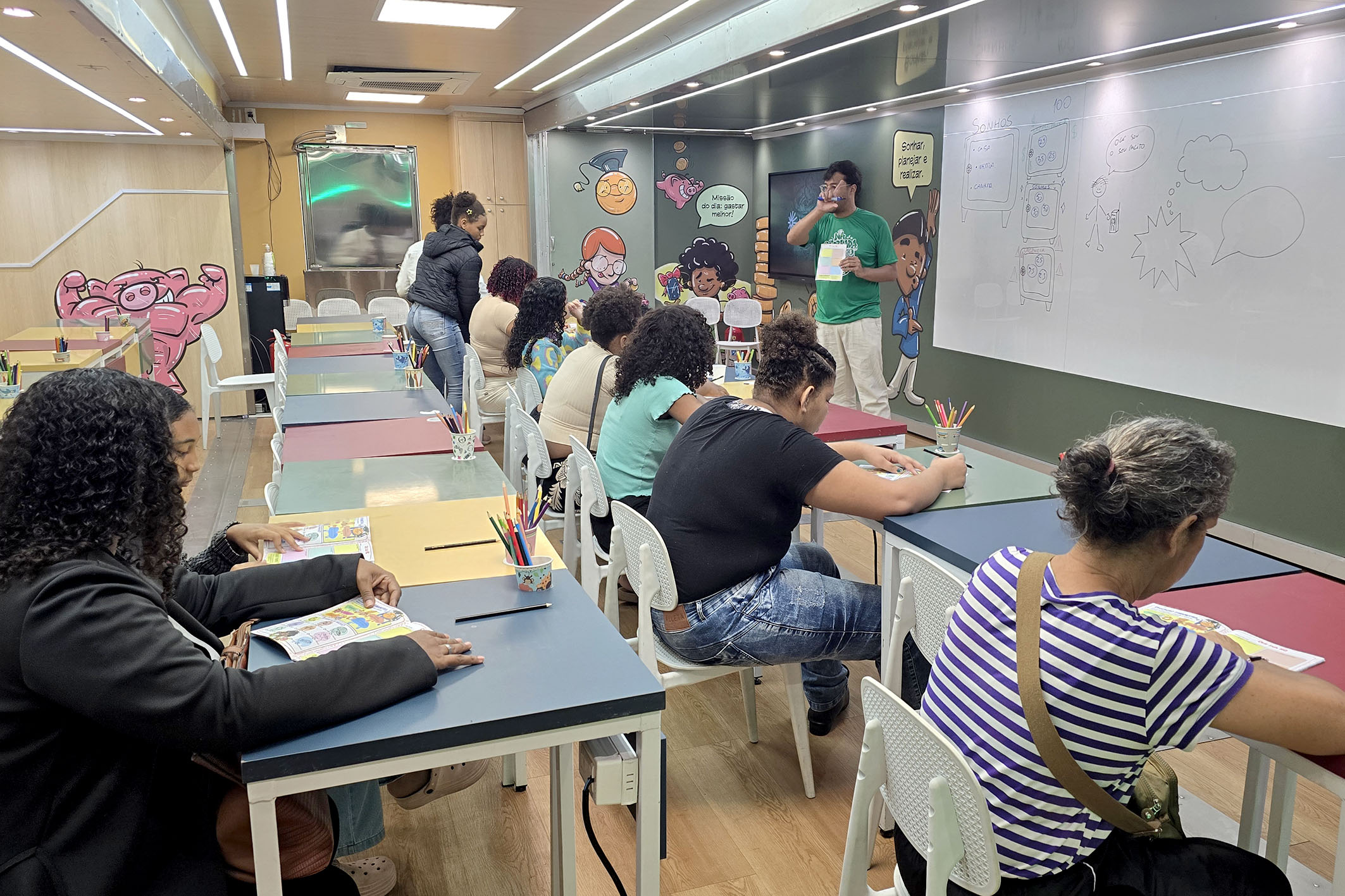 Macaé recebe projeto que leva educação financeira a crianças e adolescentes Macaé recebe projeto que leva educação financeira a crianças e adolescentes