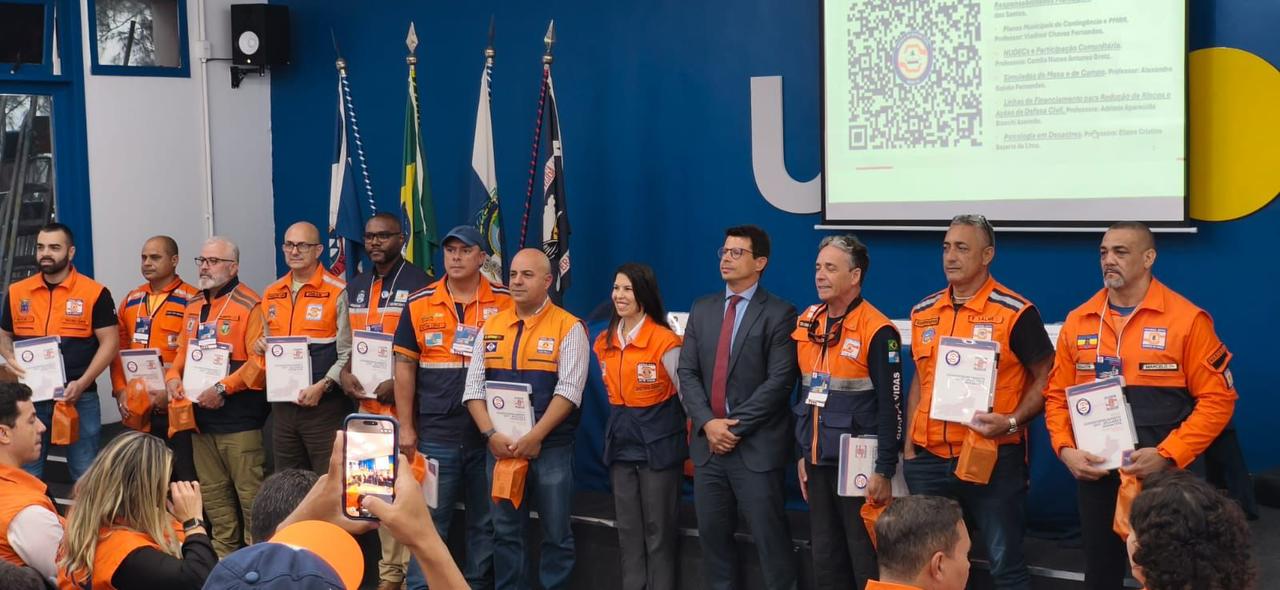 Defesa Civil participa de seminário regional sobre gestão de riscos e desastres socioambientais