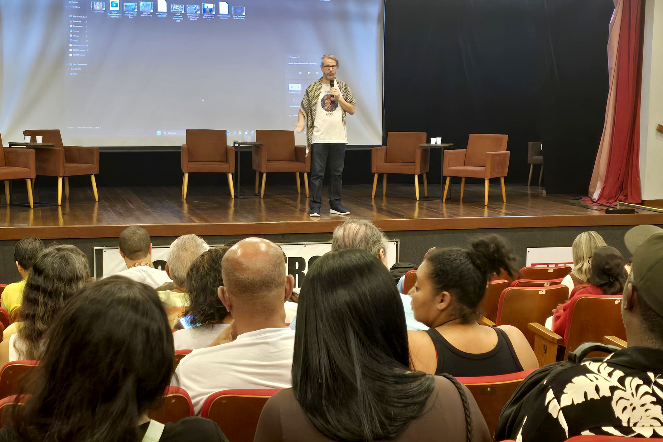 Fórum Desmedicar recebe público expressivo de usuários e de profissionais da Saúde Mental Fórum Desmedicar recebe público expressivo de usuários e de profissionais da Saúde Mental
