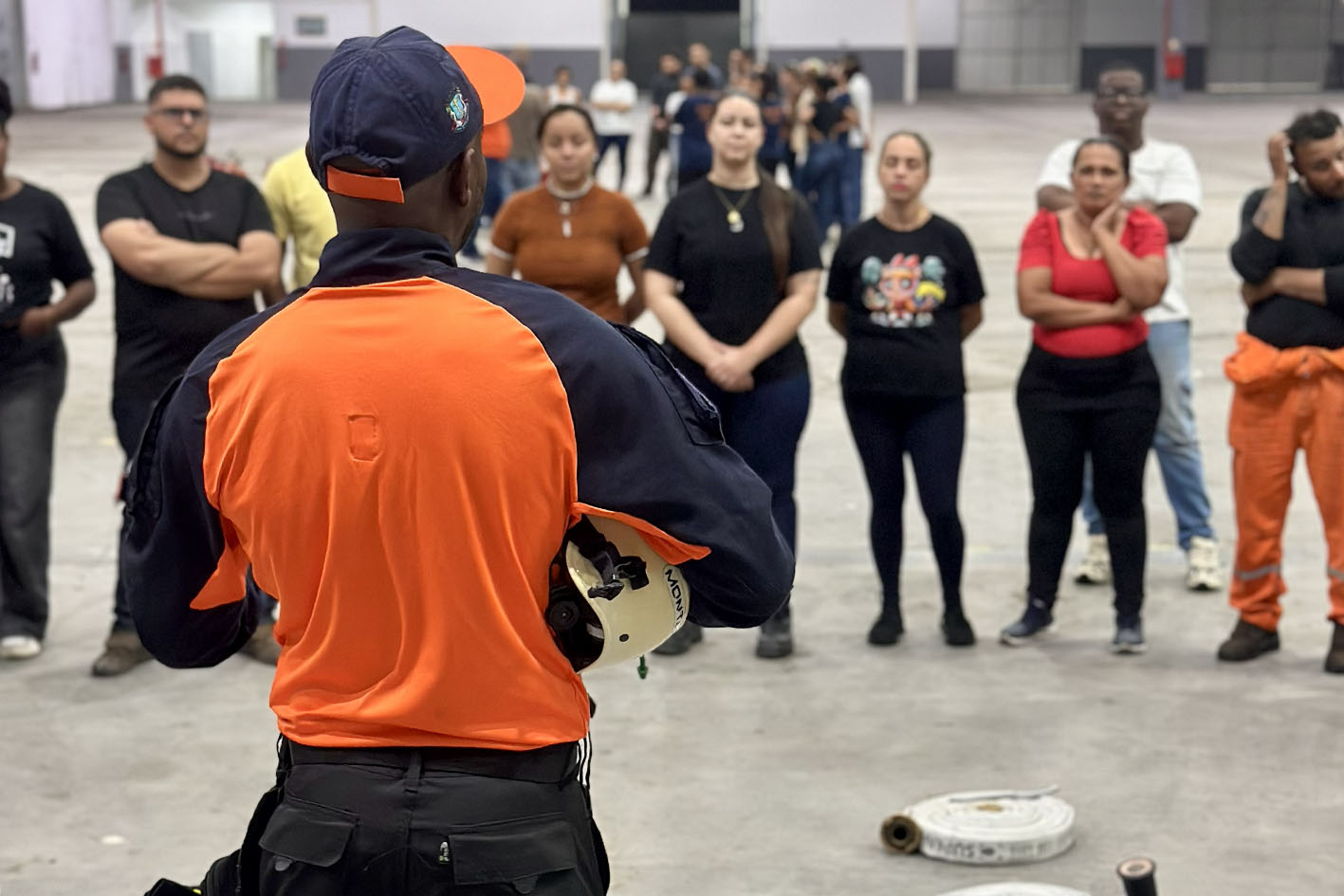 Formação de Voluntários da Defesa Civil de Macaé é concluída com aula prática de combate a incêndio