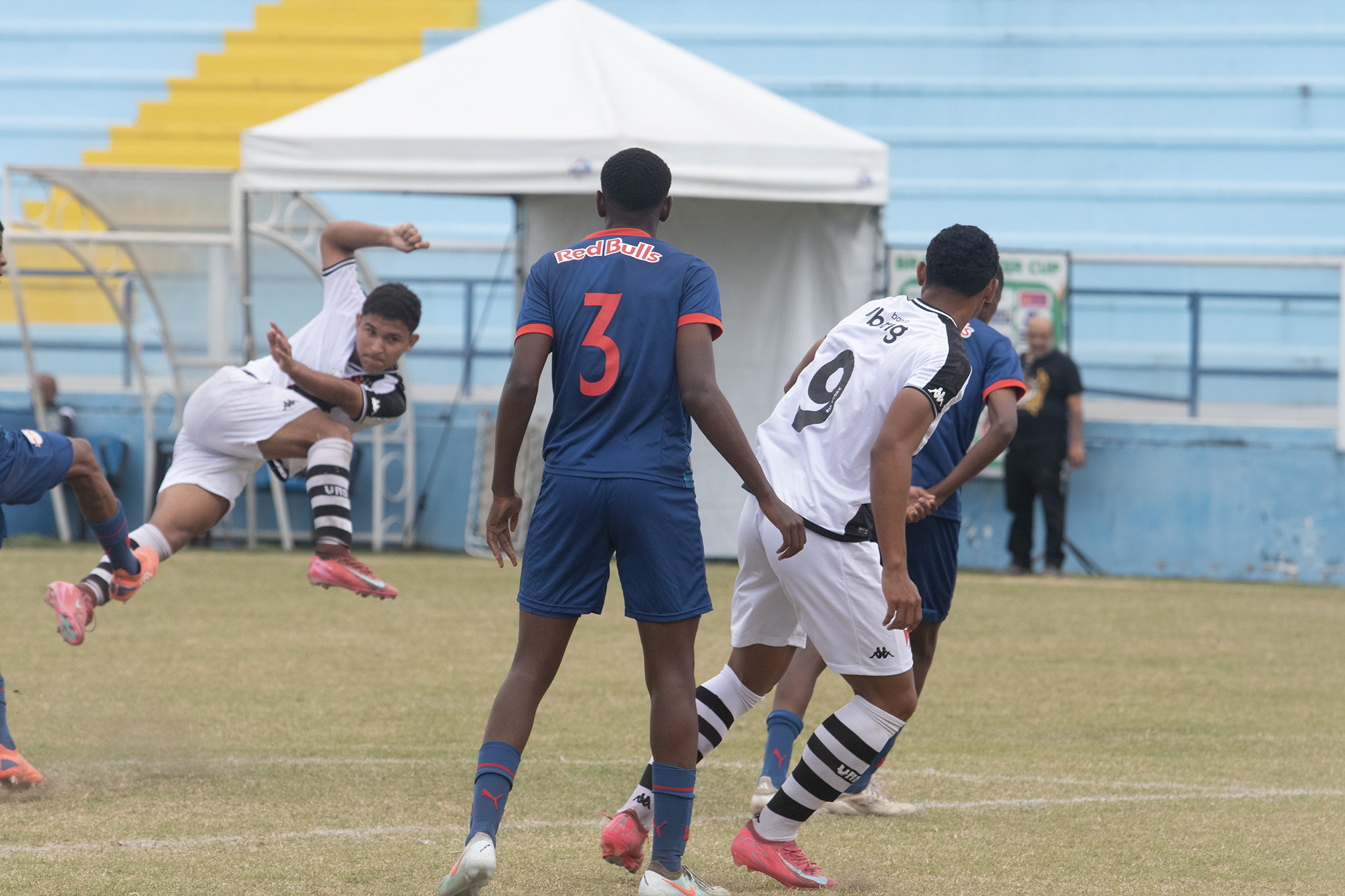 Macaé tem fim de semana de esporte com futebol, vôlei, veteranos e corrida de rua
