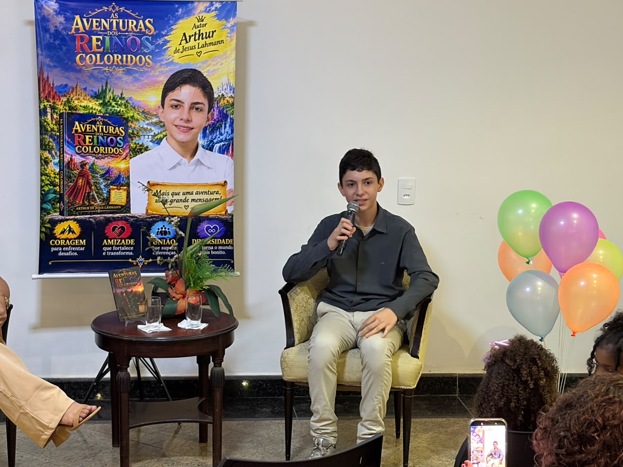 Criatividade e superação marcam lançamento de livro de jovem escritor de 11 anos Criatividade e superação marcam lançamento de livro de jovem escritor de 11 anos
