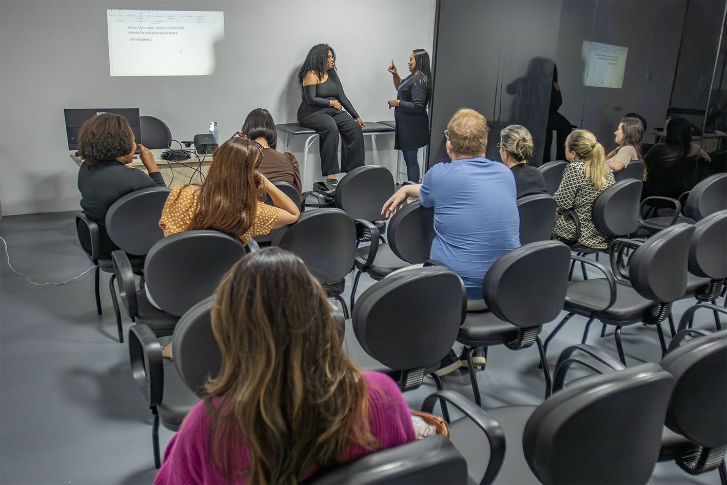Capacitação em Libras é encerrada na Clínica da Mulher