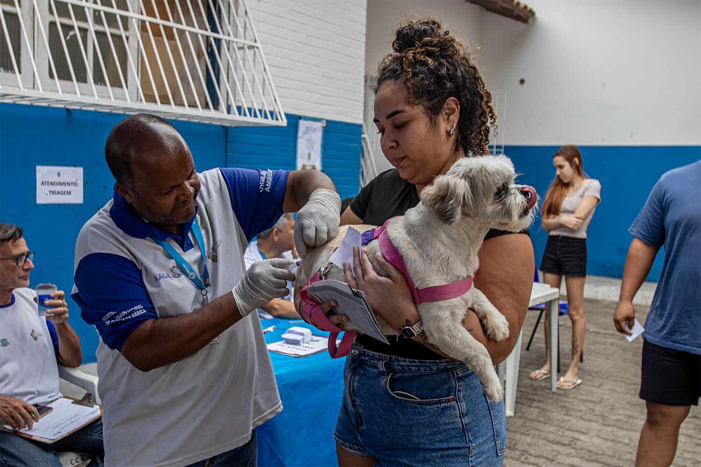 Vacinação antirrábica itinerante de cães e gatos segue no Lagomar