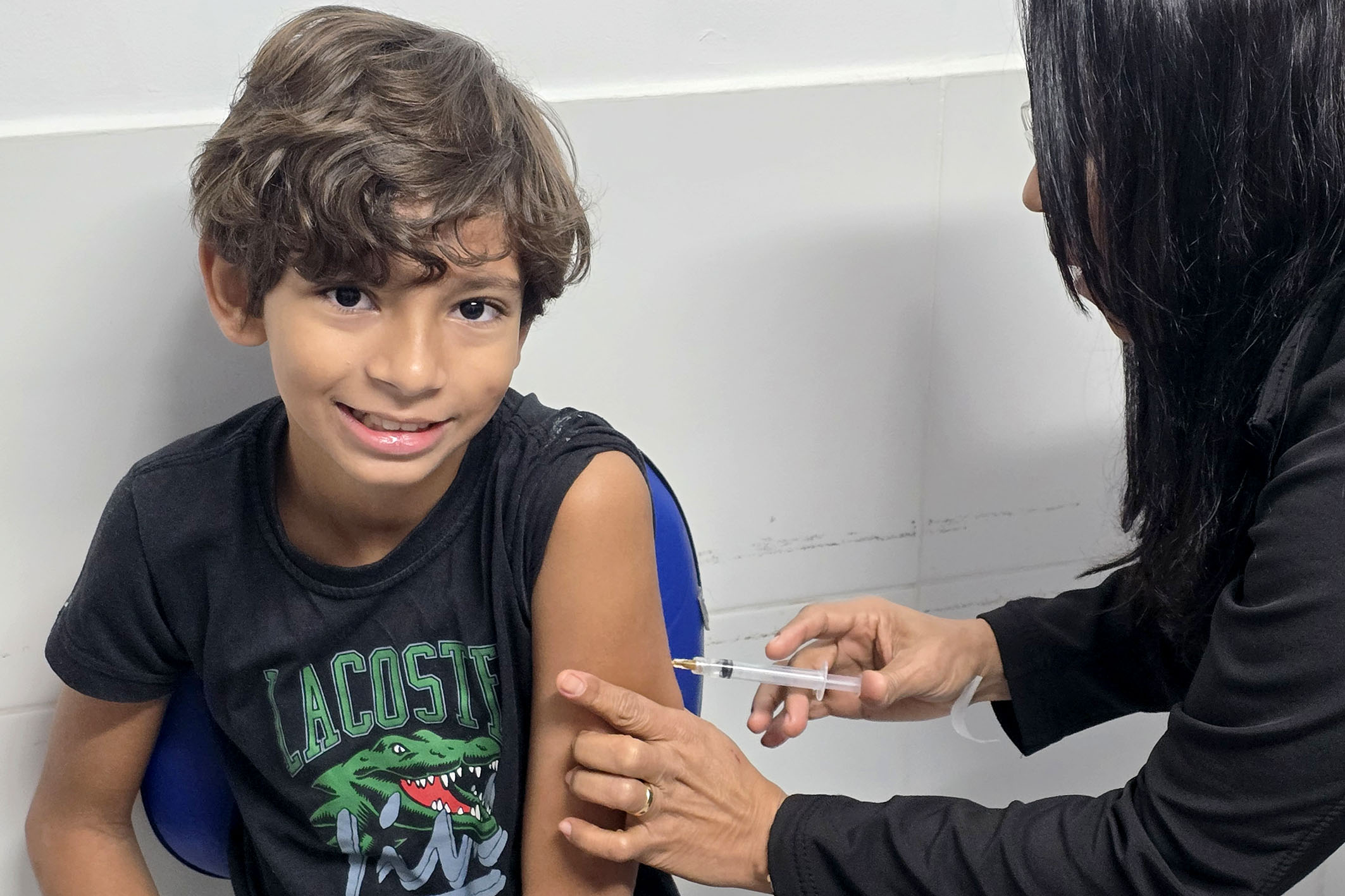 Vacinação contra a dengue prossegue no município