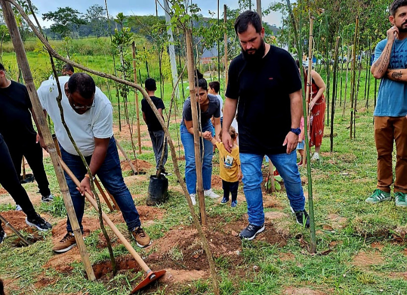 Prefeitura entrega minifloresta com 500 mudas no Jardim Guanabara