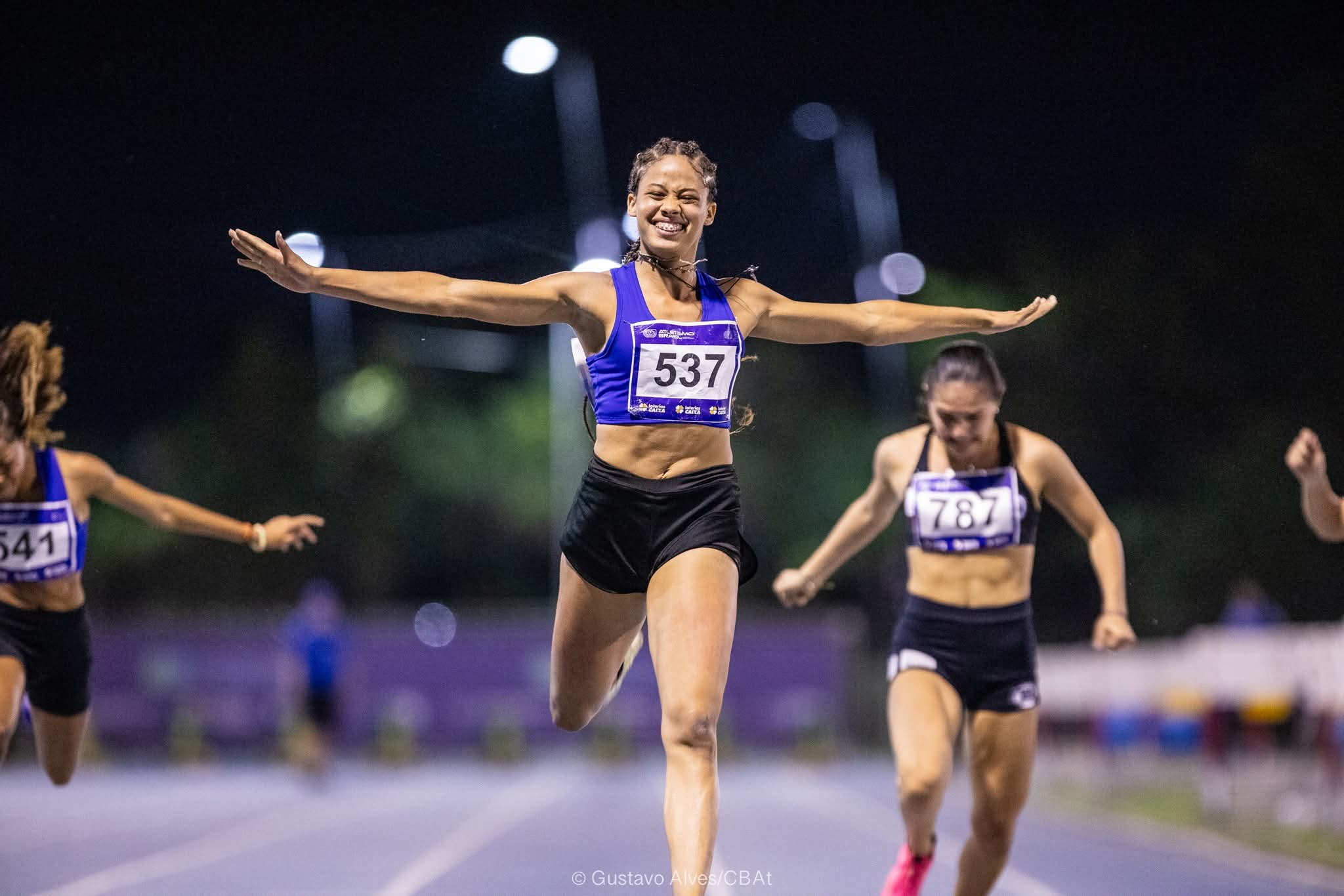 Fenômeno no atletismo feminino macaense se destaca em competições nacionais e internacionais