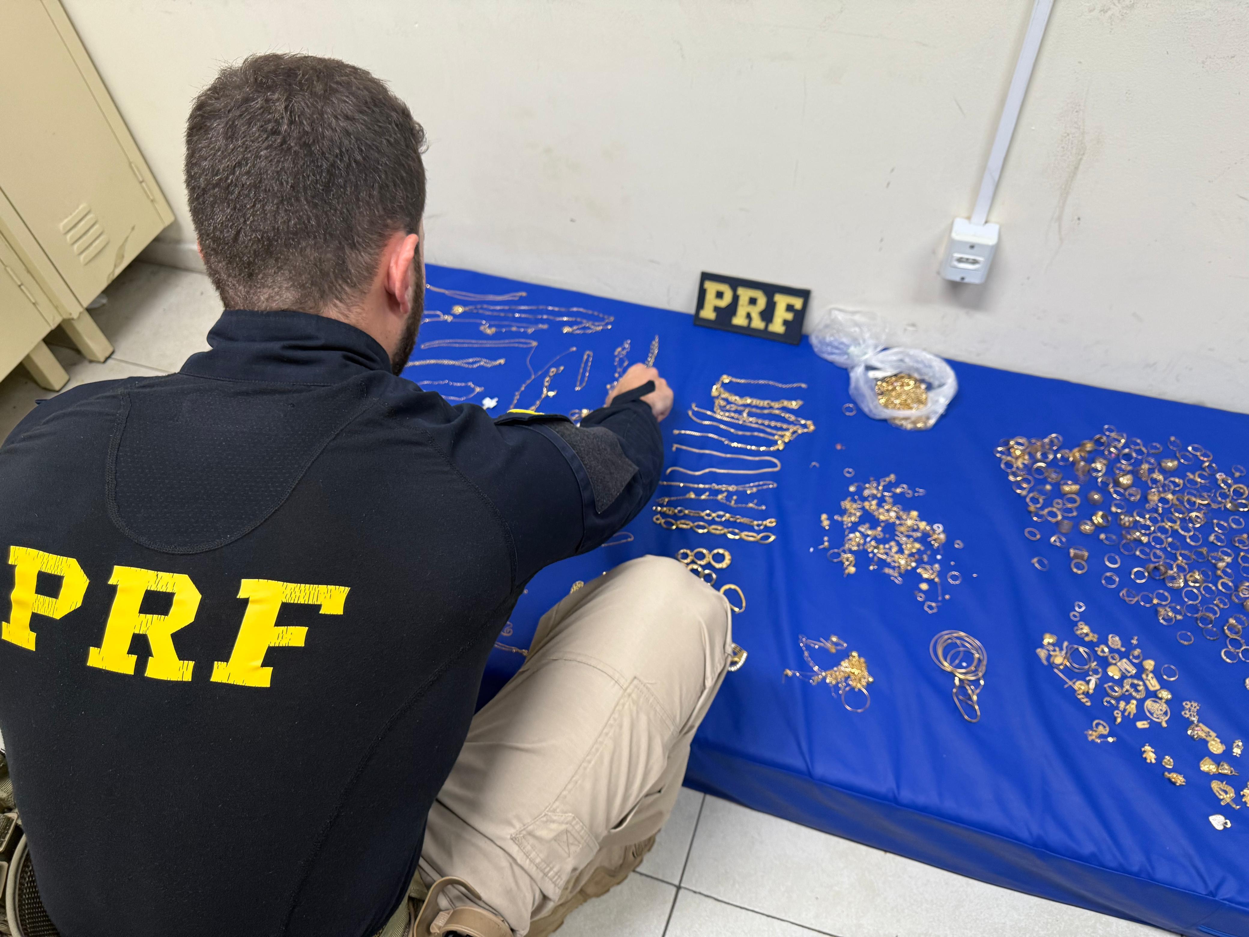 PRF, Polícia Civil e PM realizam ação integrada e recuperam joias avaliadas em R$ 1 milhão na BR-101