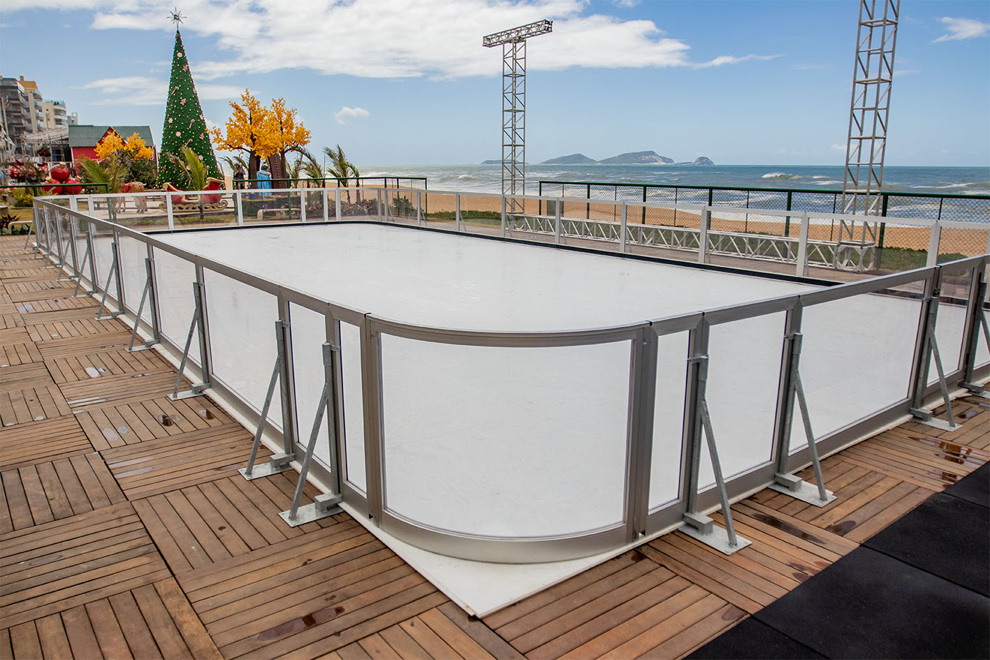 Programação da Vila do Papai Noel é cancelada nesta terça em virtude das chuvas