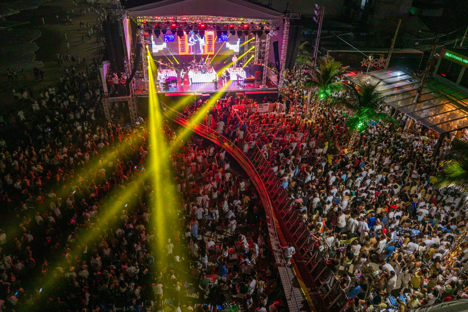 Nos Cavaleiros, Macaé brinda 2026 com infraestrutura garantida pela prefeitura e show do Roupa Nova