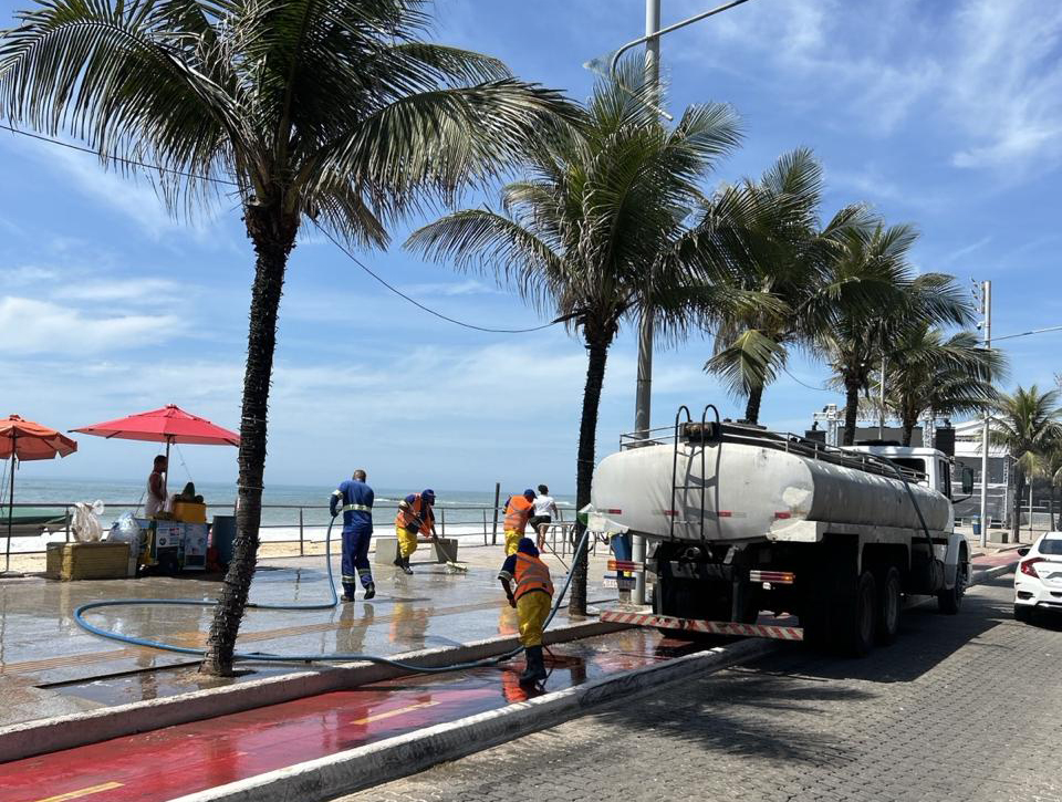 Secretaria de Serviços Públicos garante limpeza das praias e vias públicas no pós-Réveillon