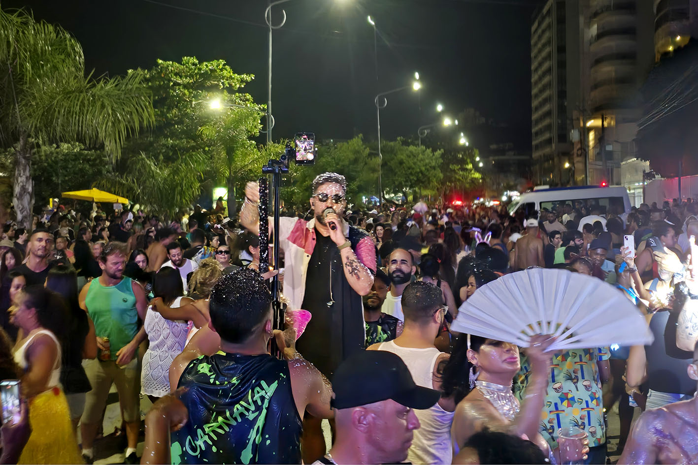 Bira Bello anima público e reforça o resgate do Carnaval da Alegria na Imbetiba