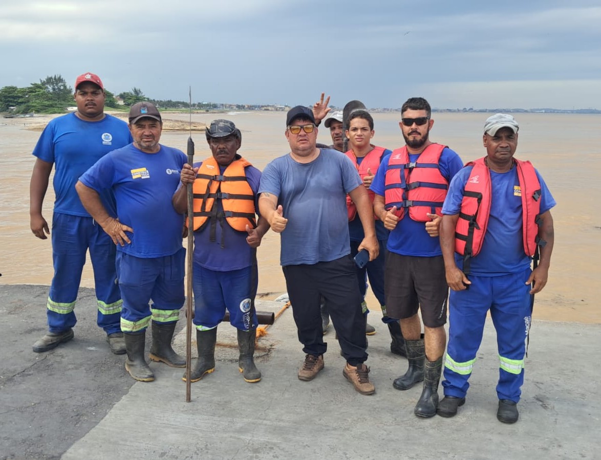 Pesca e Serviços Públicos atuam em desobstrução do canal do Rio Macaé