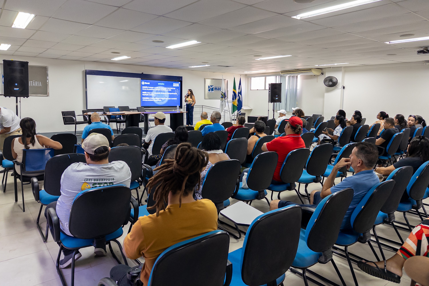 Capacitação orienta ambulantes sobre boas práticas na manipulação de alimentos