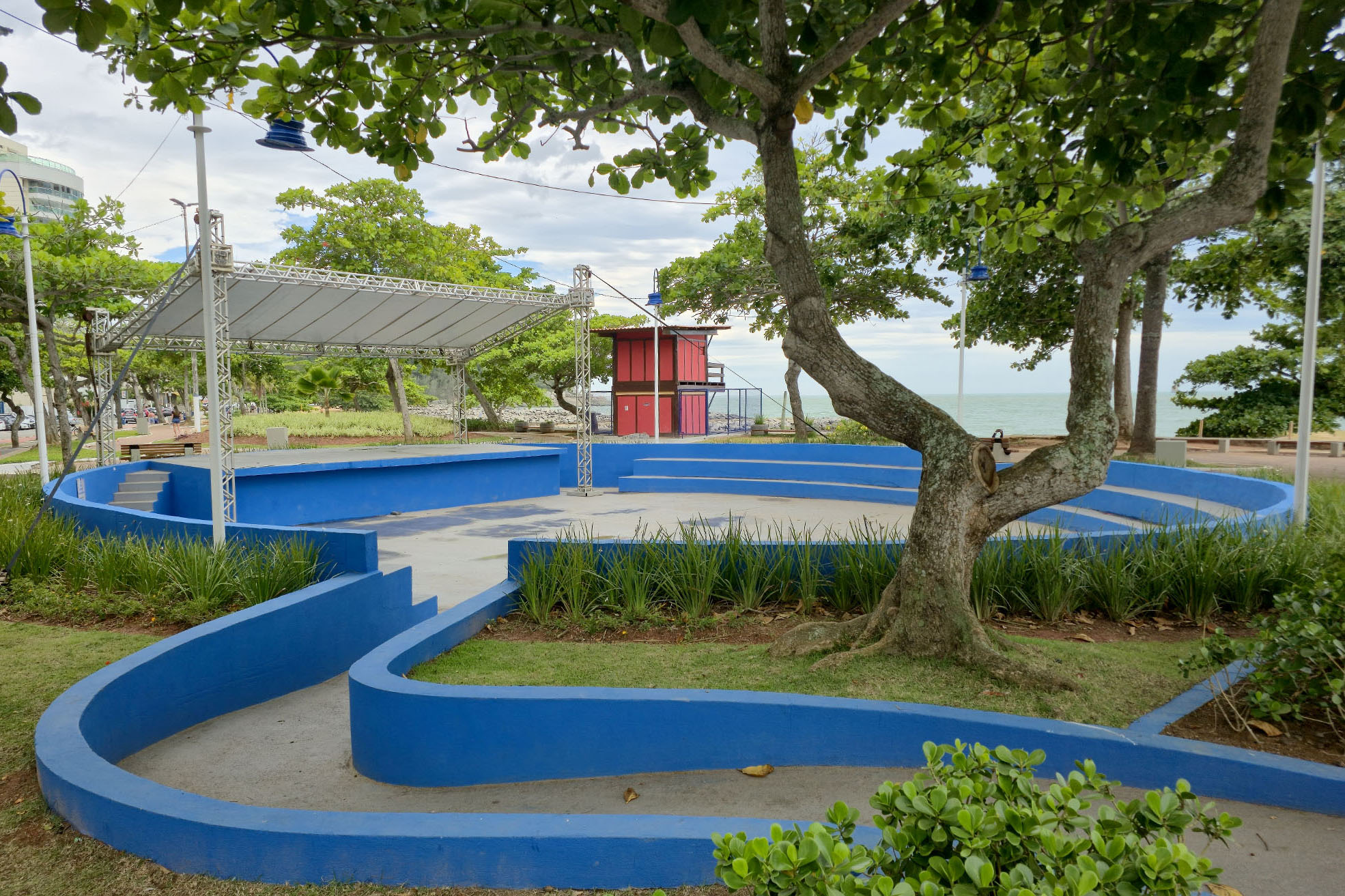 Mostra Cultural antecipa clima do Festival de Hambúrguer em Macaé com arte ao vivo