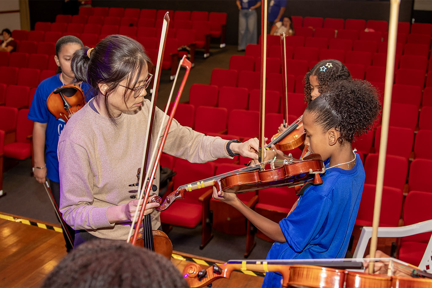 Integrantes da Orquestra Caixa de Música participam de workshop metodologia Suzuki