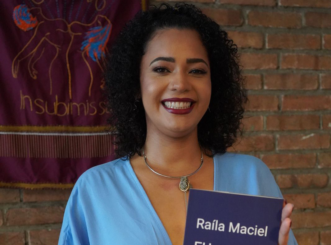 Raíla Maciel iniciará segunda etapa da turnê Sesc Rio Pulsar com mais um livro
