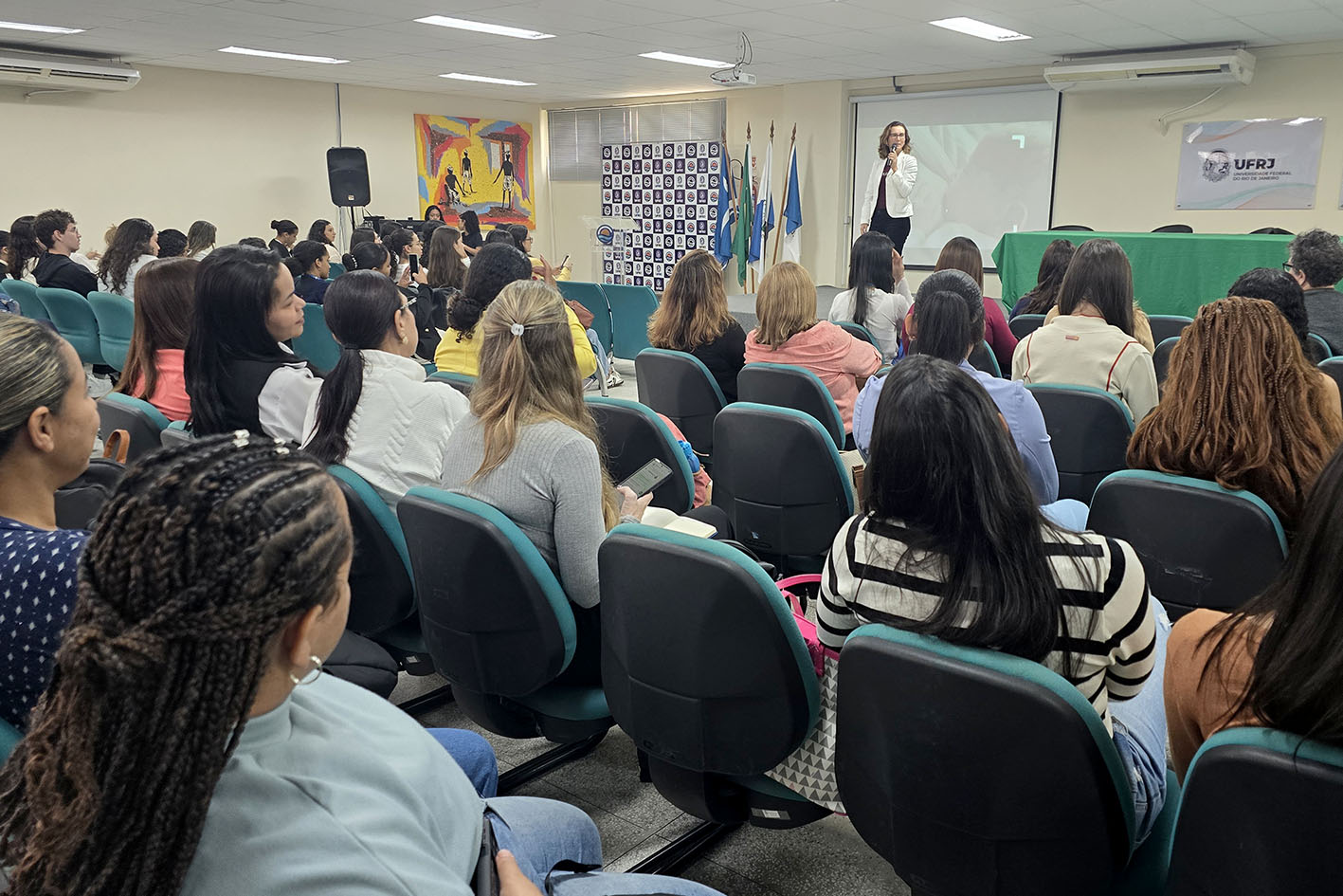 Dourado pelo aleitamento materno é realizado na Cidade Universitária