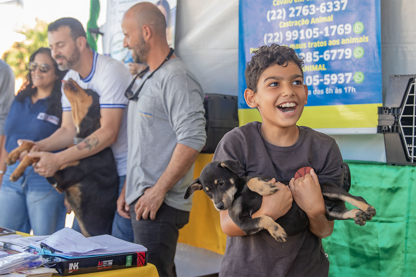 Feira de Adoção Responsável conquista público e garante novos lares para cães e gatos em Macaé
