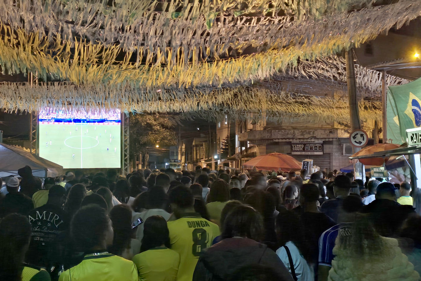 Telões de LED transmitem jogo no domingo (5) entre Brasil e Noruega